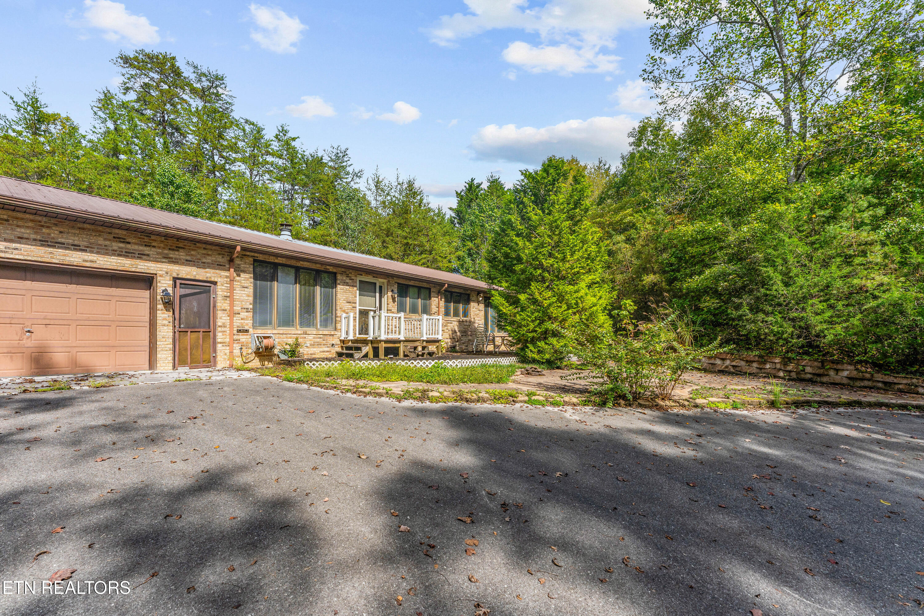 1688 E Wolf Valley Rd