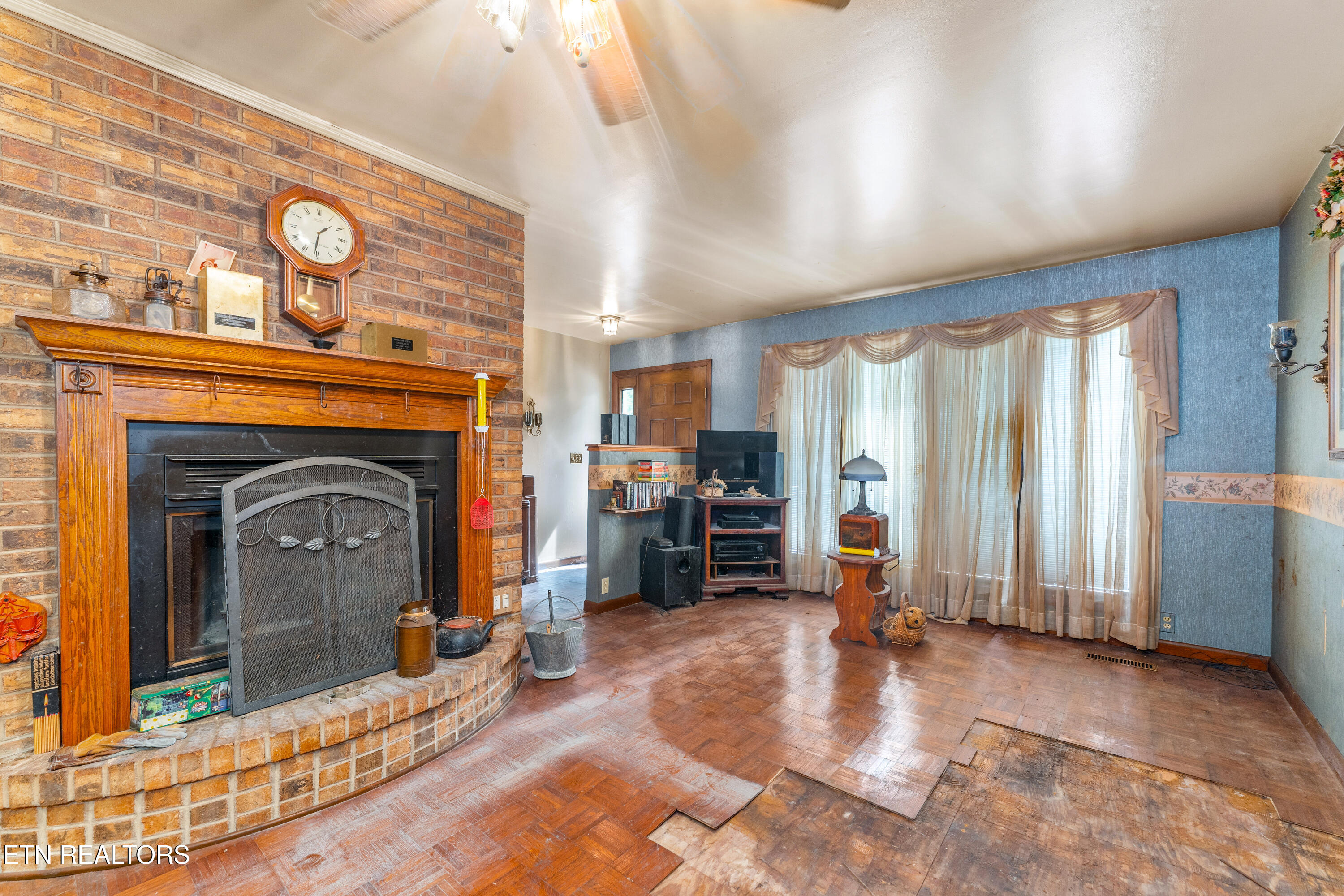 1688 E Wolf Valley Rd