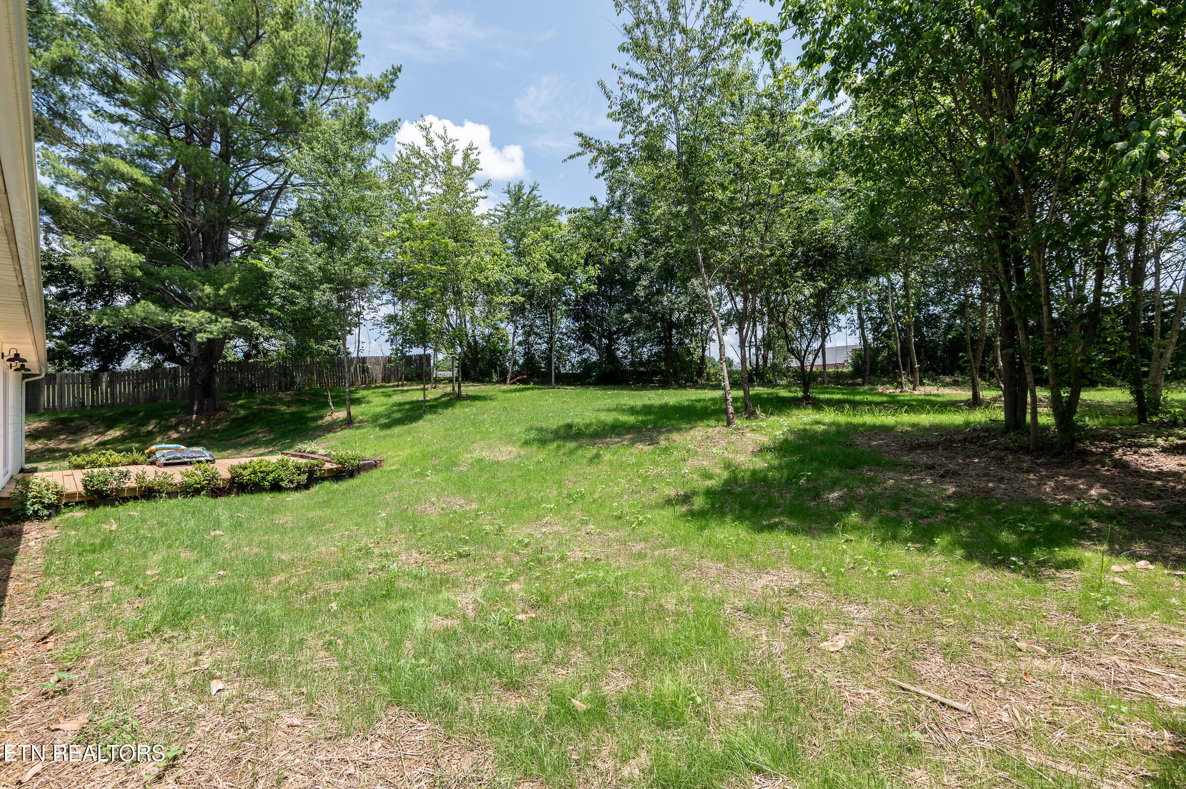 474 Bank St - Photo 3