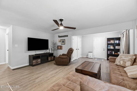 Tiny photo for 104 Tucker Rd, Oak Ridge, TN 37830 (MLS # 1350144)