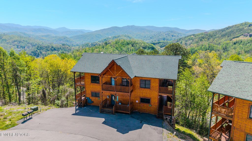 Photo of 782 Park Vista Way, Gatlinburg, TN 37738 (MLS # 1337404)