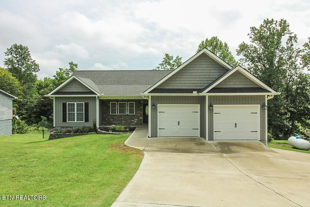 Photo of 2141 E Ridgewood Drive, Louisville, TN 37777 (MLS # 1238156)