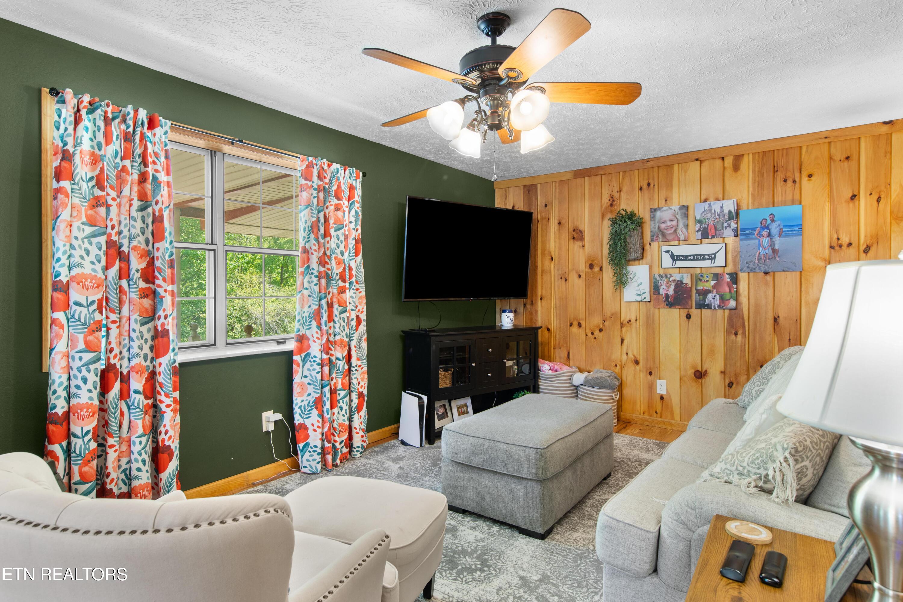406 Douglas Lane