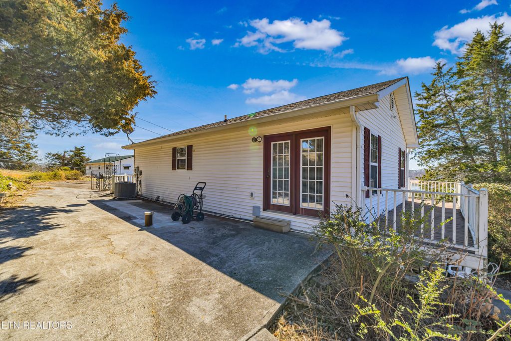 Photo of 2566 Lakeshore Drive, Bean Station, TN 37708 (MLS # 1289292)