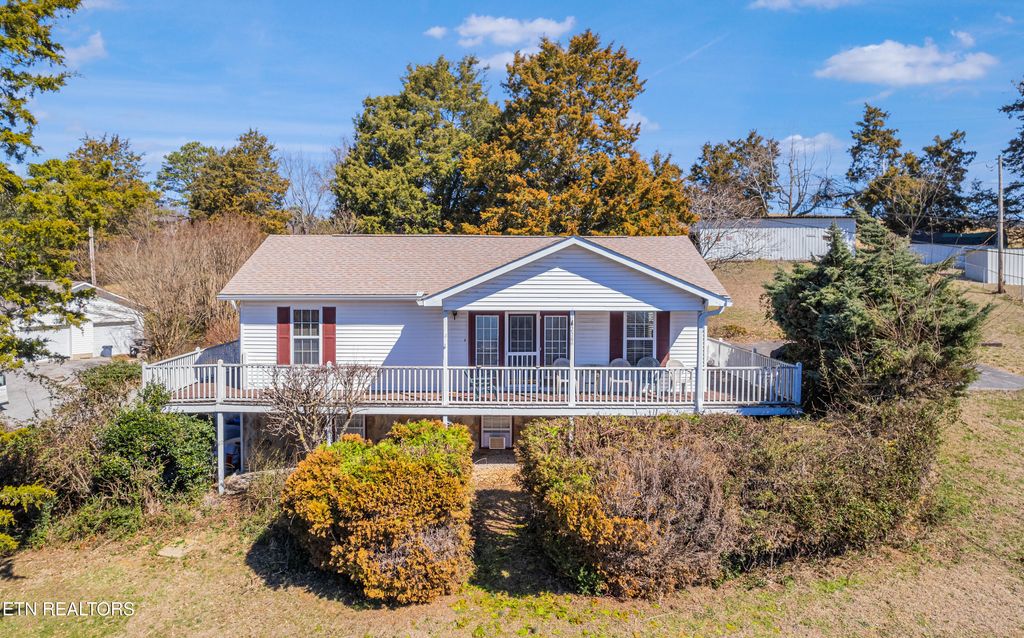 Photo of 2566 Lakeshore Drive, Bean Station, TN 37708 (MLS # 1289292)