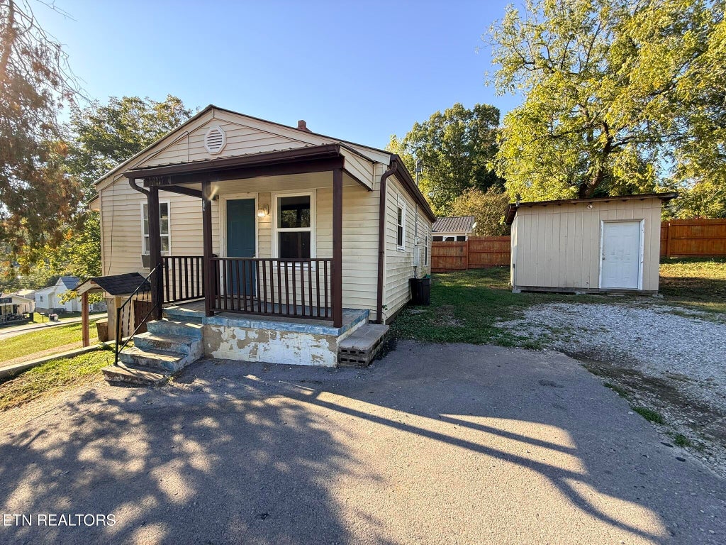 Photo of 507 S Indiana Ave, LaFollette, TN 37766 (MLS # 1358857)