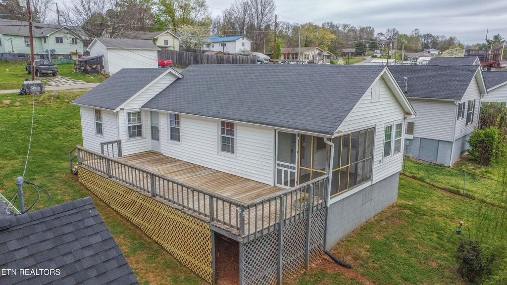 Photo of 1009 E 1st Ave, Lenoir City, TN 37771 (MLS # 1334737)