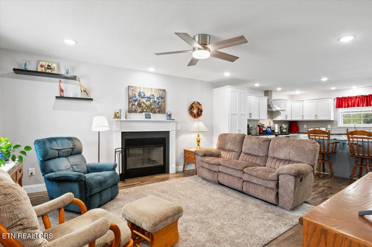1187 Martin Lane
