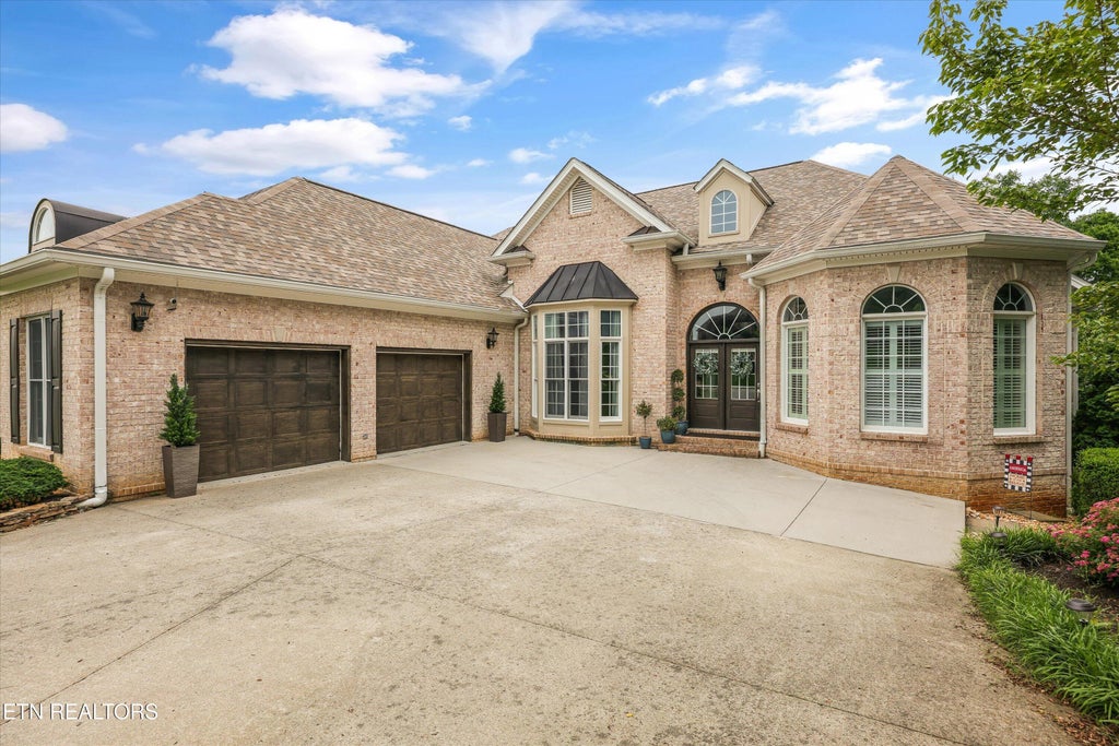 Photo of 430 Oak Chase Blvd, Lenoir City, TN 37772 (MLS # 1336442)