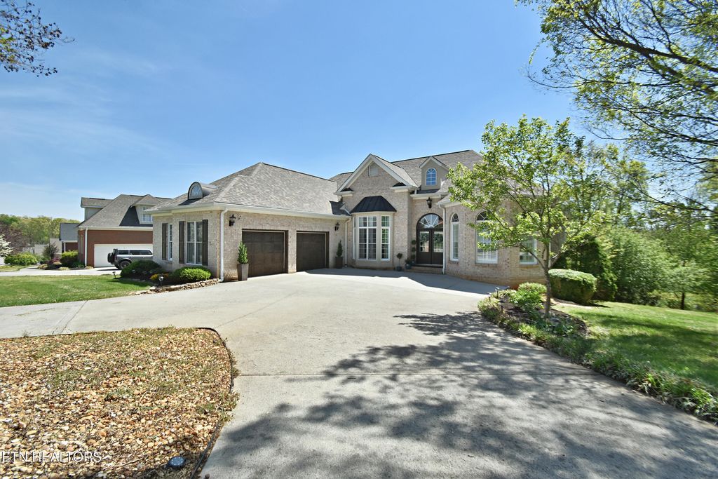 Photo of 430 Oak Chase Blvd, Lenoir City, TN 37772 (MLS # 1336442)