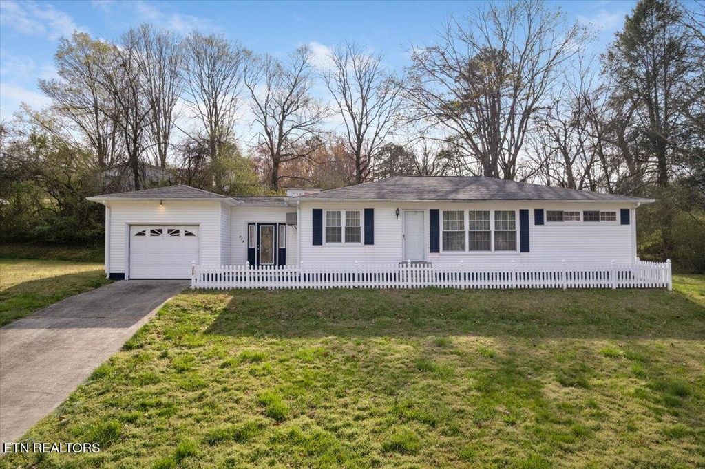 Photo of 319 E Nelson St, Rockwood, TN 37854 (MLS # 1294628)