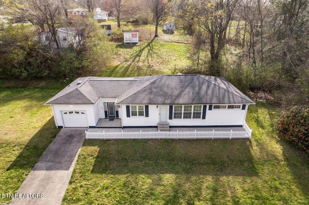 Photo of 319 E Nelson St, Rockwood, TN 37854 (MLS # 1294628)