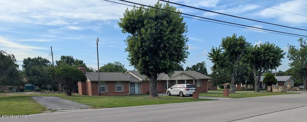 Photo of 494 Tenth St, Crossville, TN 38555 (MLS # 1316905)