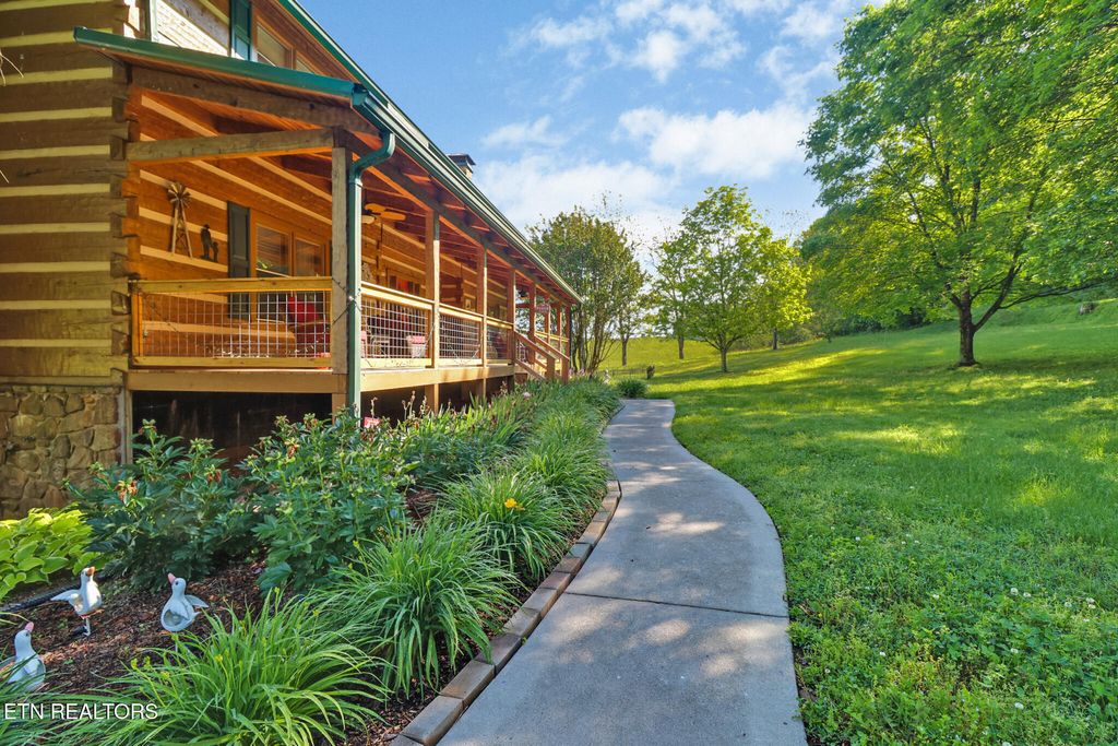 Photo of 871 Poplar Creek Rd, Oliver Springs, TN 37840 (MLS # 1333063)