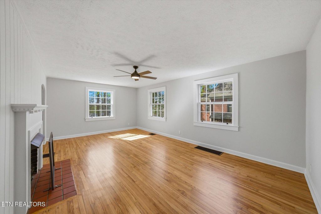 Photo of 5707 NW Woodburn Drive, Knoxville, TN 37919 (MLS # 1333314)