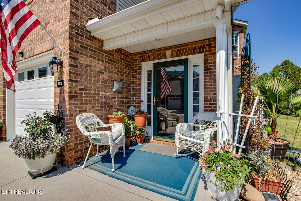 Photo of 3701 Eliza Pointe Way, Knoxville, TN 37921 (MLS # 1353935)