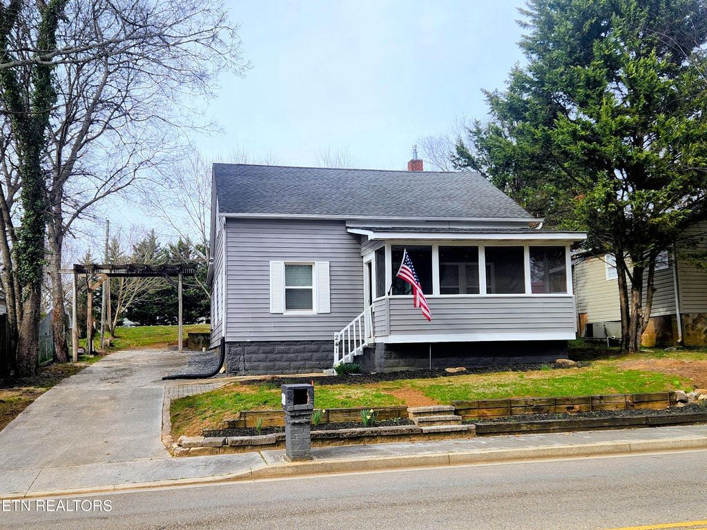 Photo of 241 Boardman Ave, Maryville, TN 37803 (MLS # 1330768)