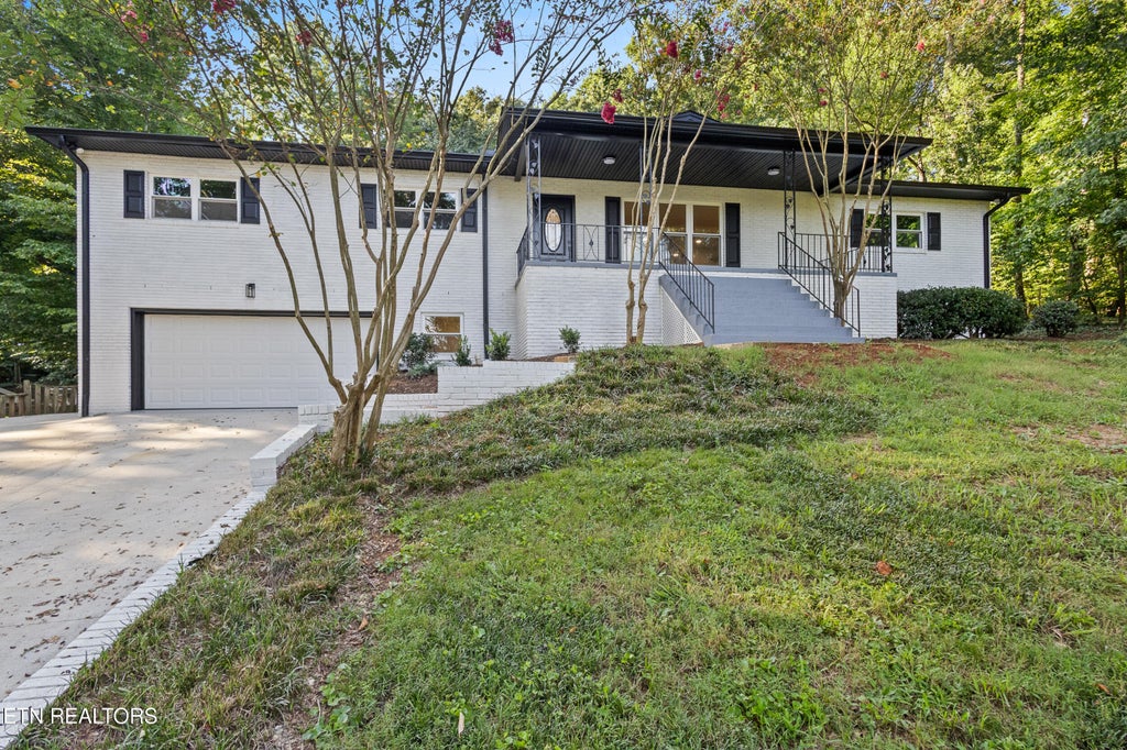 Photo of 3205 Mount Vernon Drive, Knoxville, TN 37920 (MLS # 1352542)