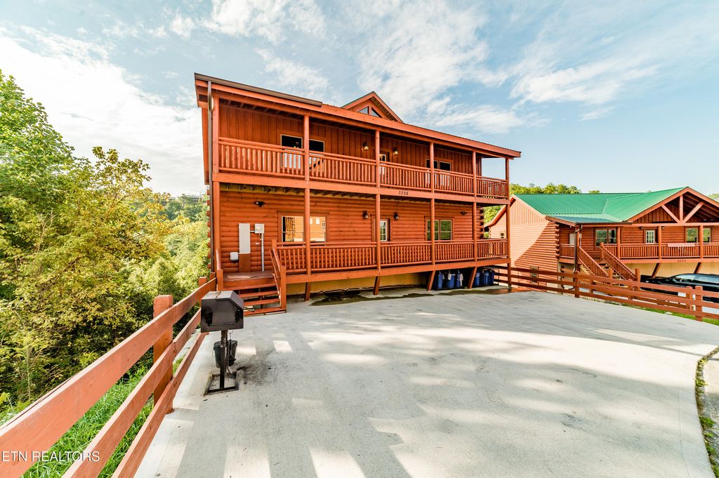 Photo of 3328 Smoky Ridge Way, Sevierville, TN 37862 (MLS # 1316077)