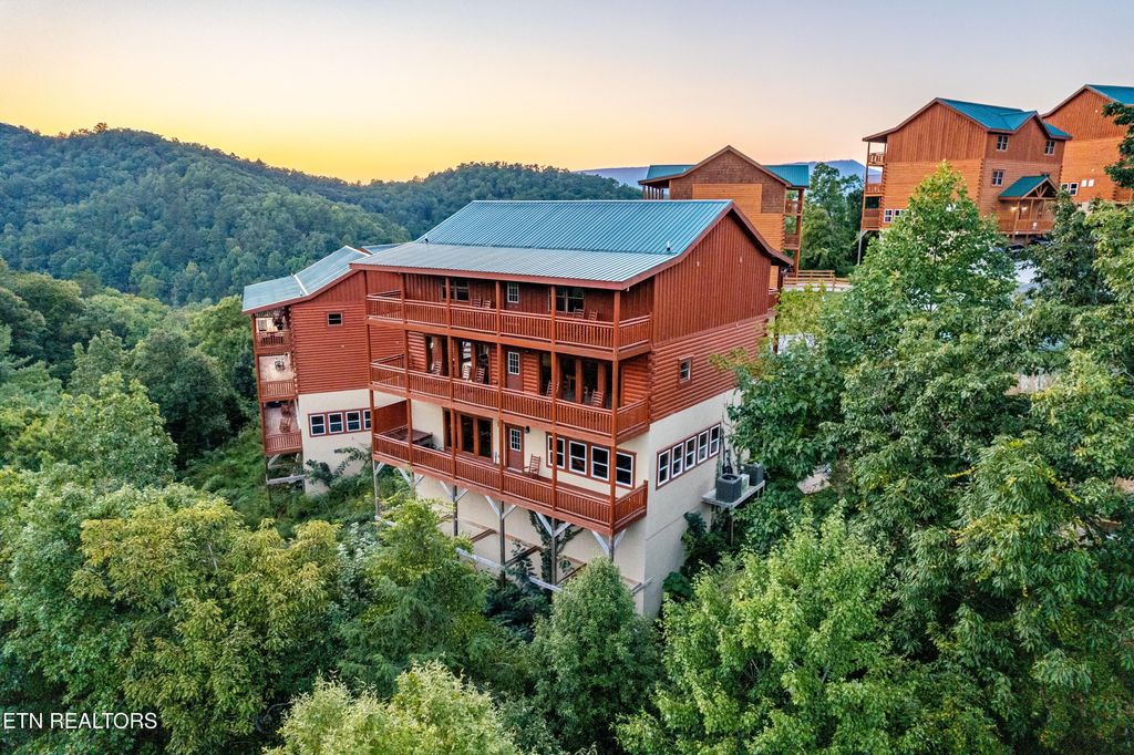 Photo of 3328 Smoky Ridge Way, Sevierville, TN 37862 (MLS # 1316077)