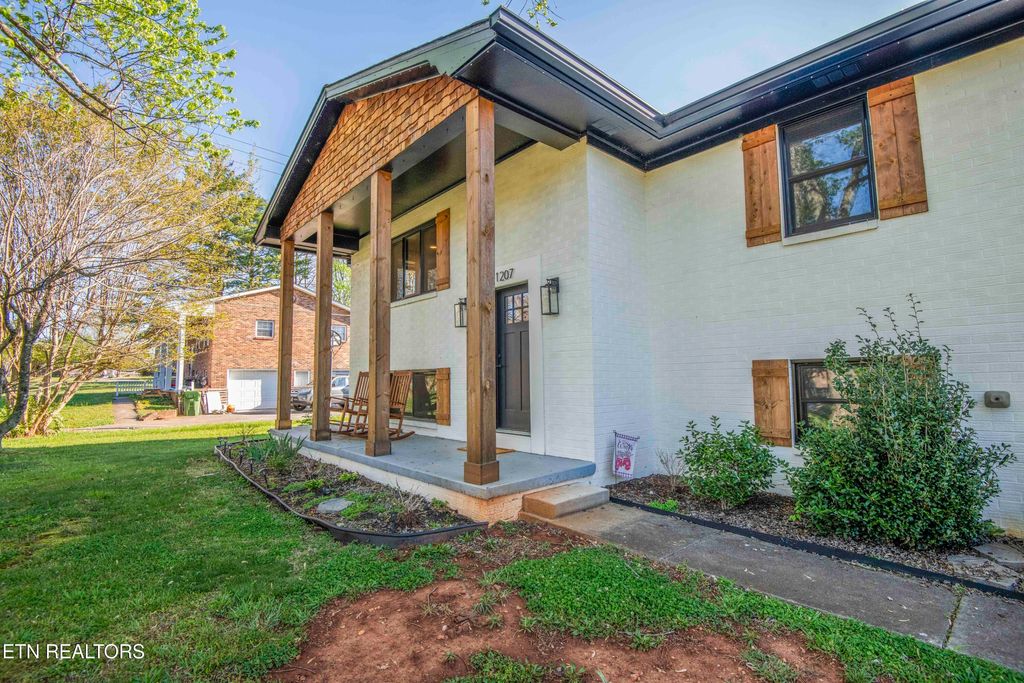 Photo of 1207 Lenore Lane, Maryville, TN 37804 (MLS # 1335940)