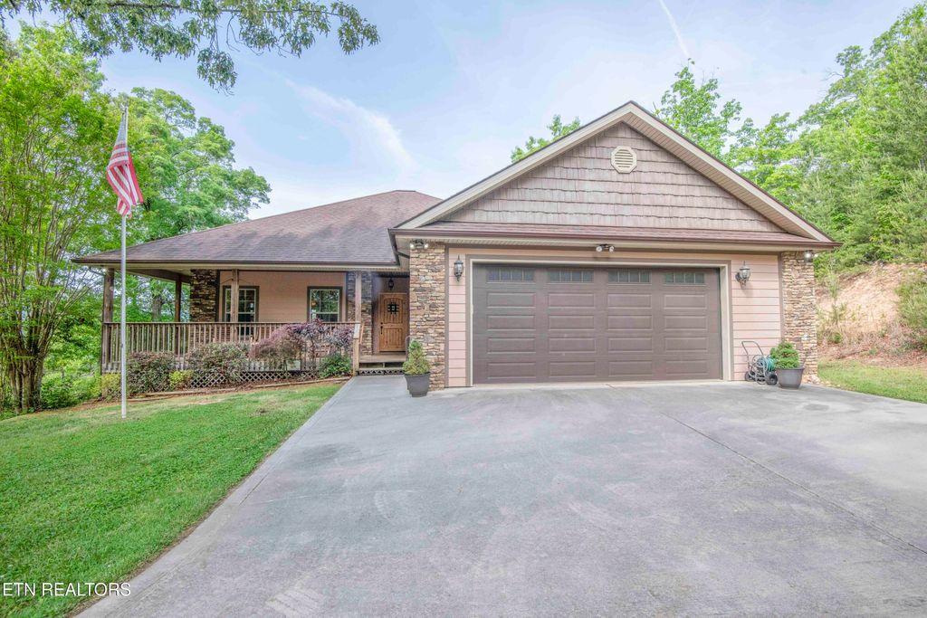 Photo of 1033 Shell Mountain Rd, Sevierville, TN 37876 (MLS # 1339670)