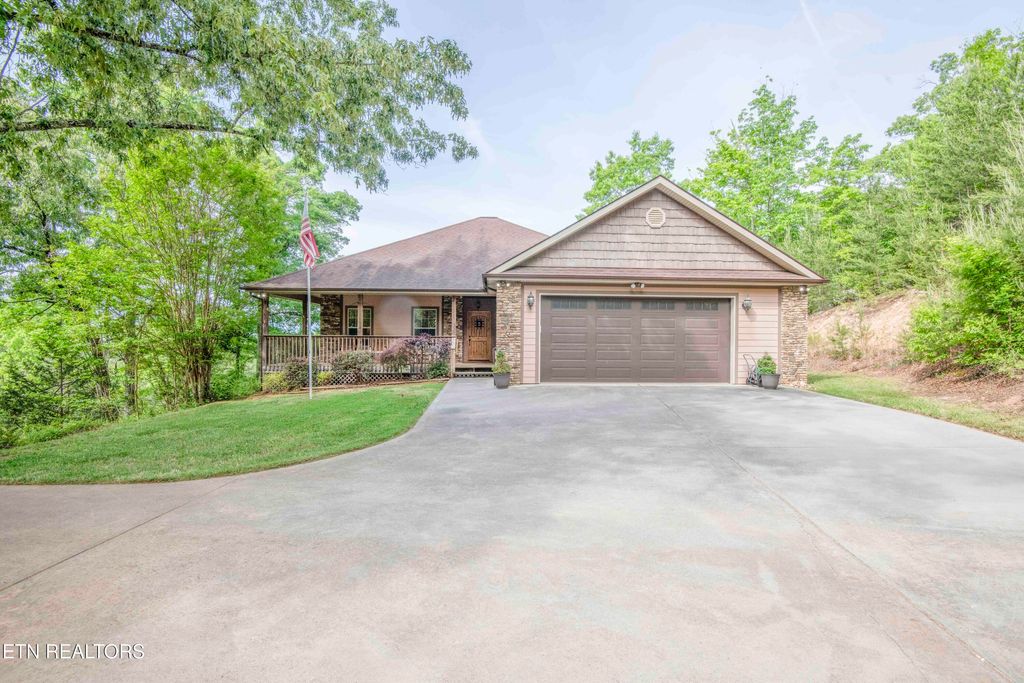 Photo of 1033 Shell Mountain Rd, Sevierville, TN 37876 (MLS # 1339670)