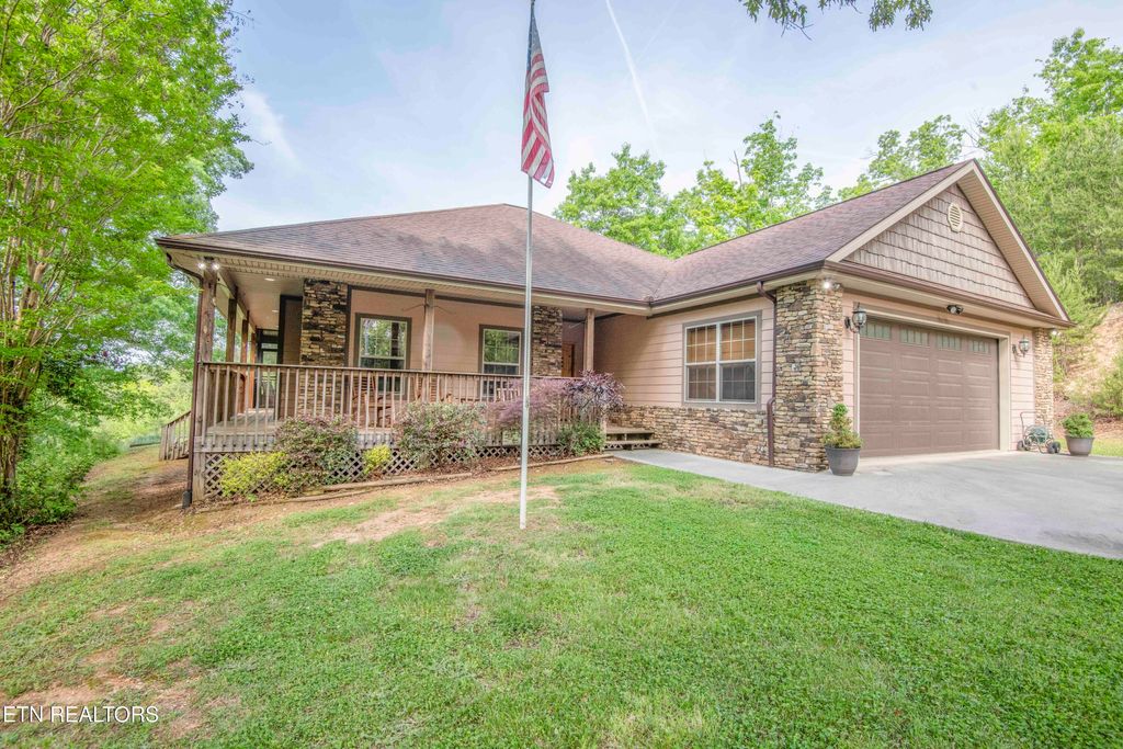 Photo of 1033 Shell Mountain Rd, Sevierville, TN 37876 (MLS # 1339670)