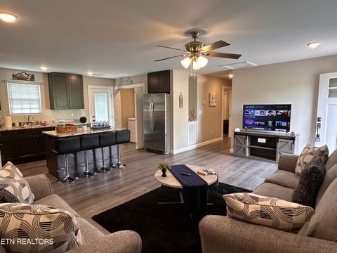 1065 Valley Home Rd Dandridge TN 37725