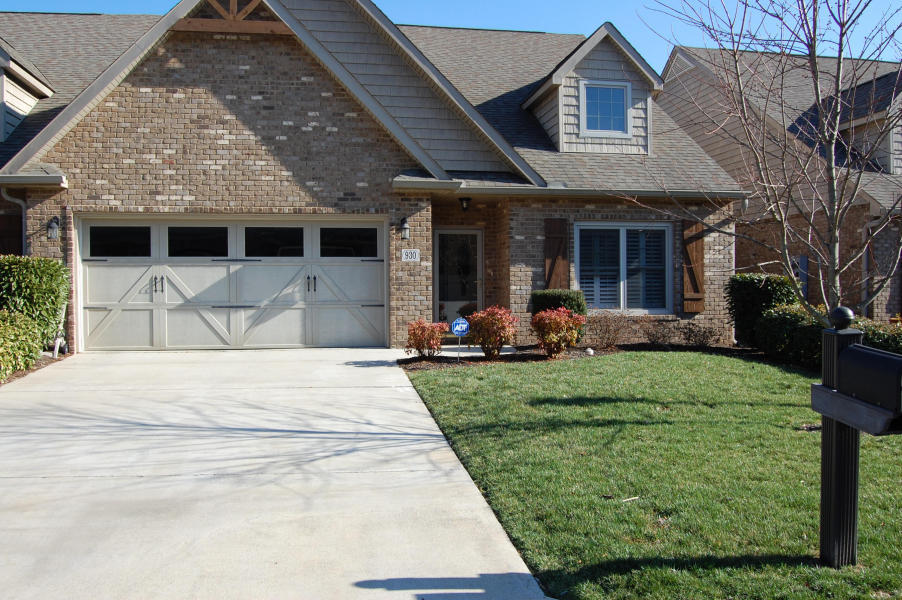 Photo 1 of 25 — 930 Bishop Knoll Lane, Knoxville, TN 37938