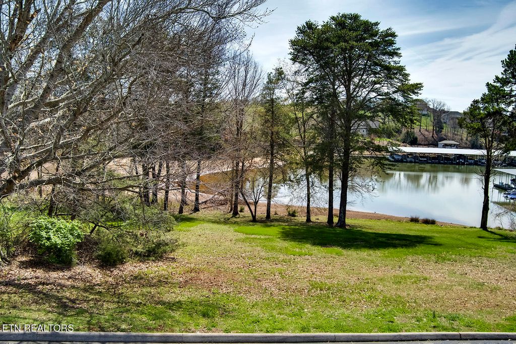 Photo of 1681 Rarity Bay Pkwy, Vonore, TN 37885 (MLS # 1257905)