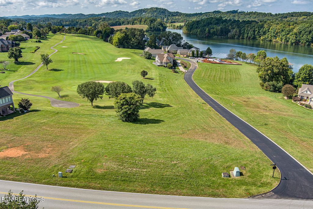 Photo of 889 Rarity Bay Pkwy, Vonore, TN 37885 (MLS # 1289656)