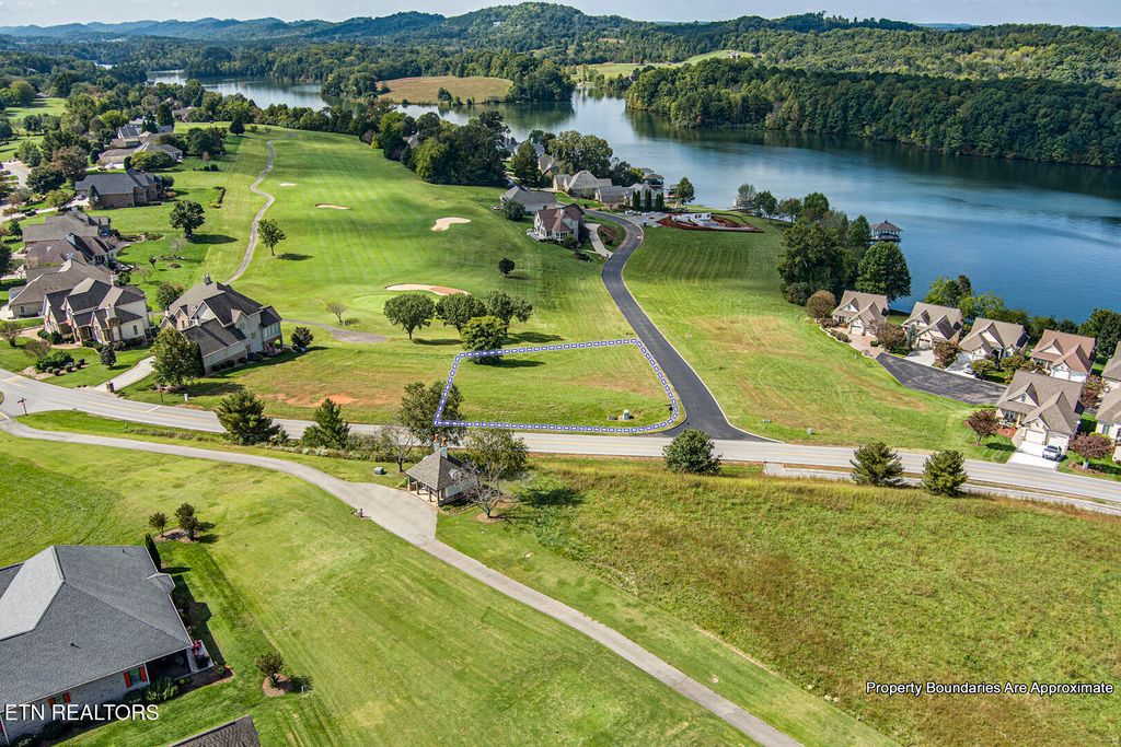 Photo of 889 Rarity Bay Pkwy, Vonore, TN 37885 (MLS # 1289656)