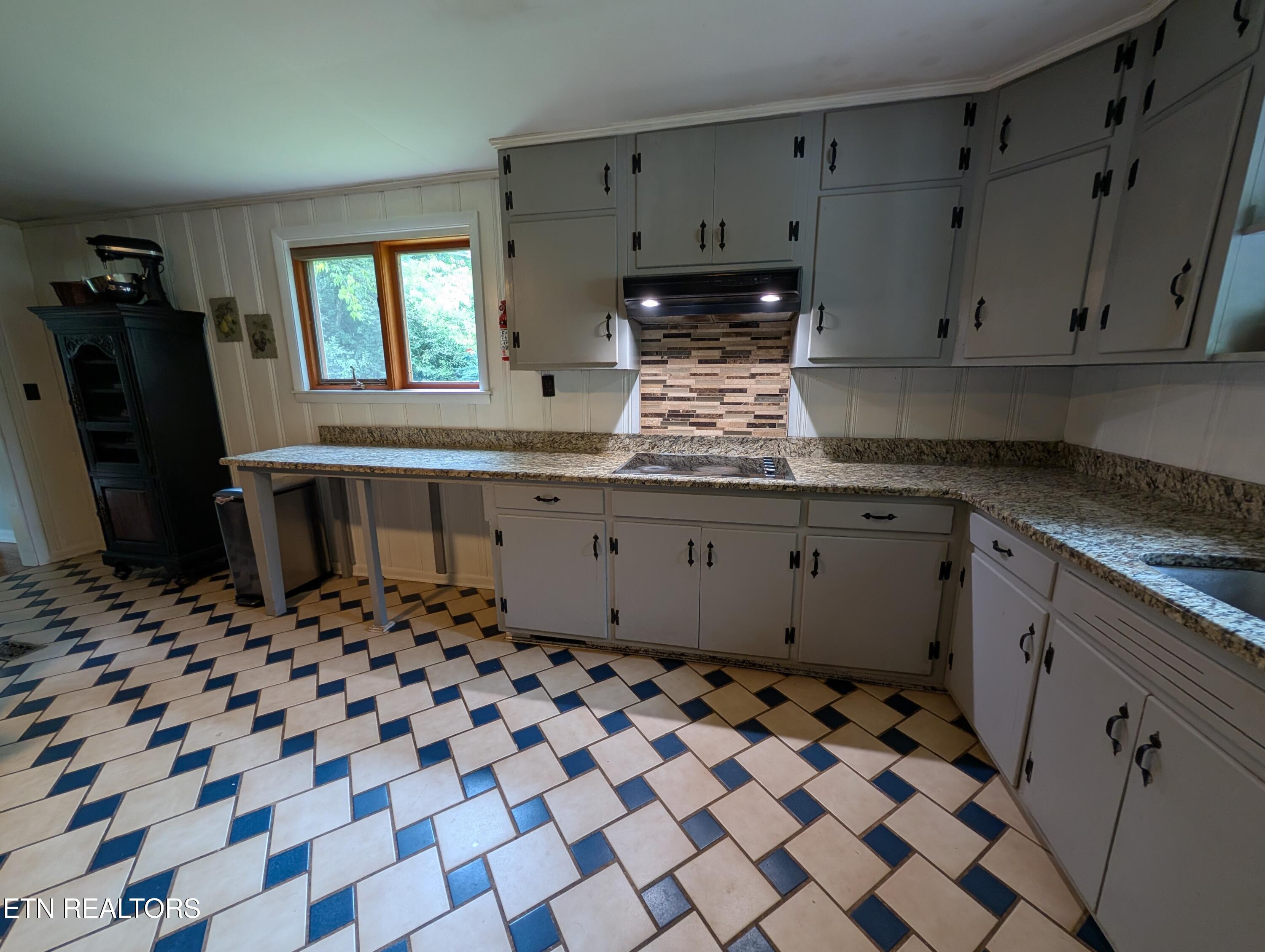 216 Brown Mountain Loop Rd