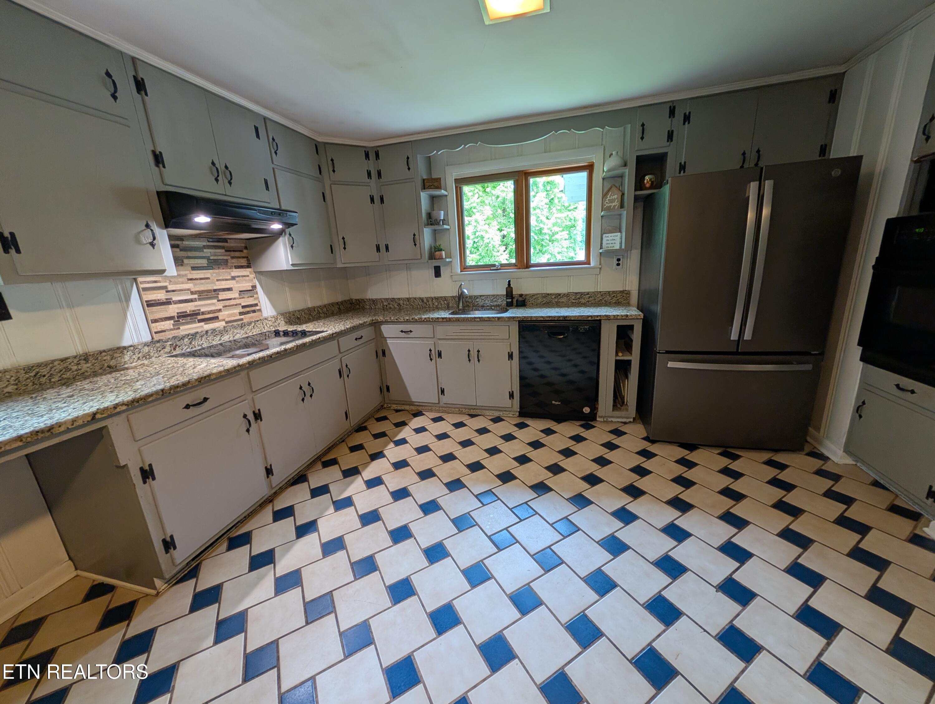 216 Brown Mountain Loop Rd