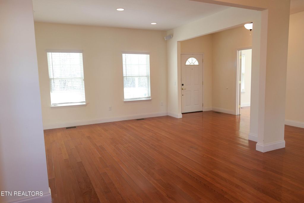 Photo of 101 Willowcreek Blvd, Sweetwater, TN 37874 (MLS # 1327334)