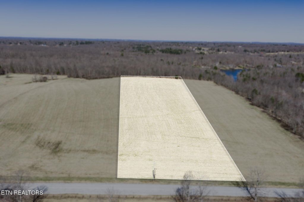 Photo of 8 Nicholson Drive, Crossville, TN 38572 (MLS # 1331422)