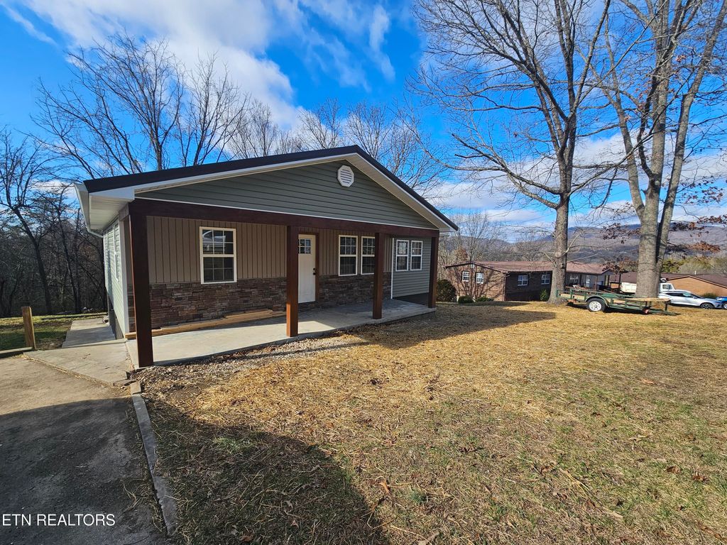 Photo of 144 Stratford Rd, Harrogate, TN 37752 (MLS # 1325200)
