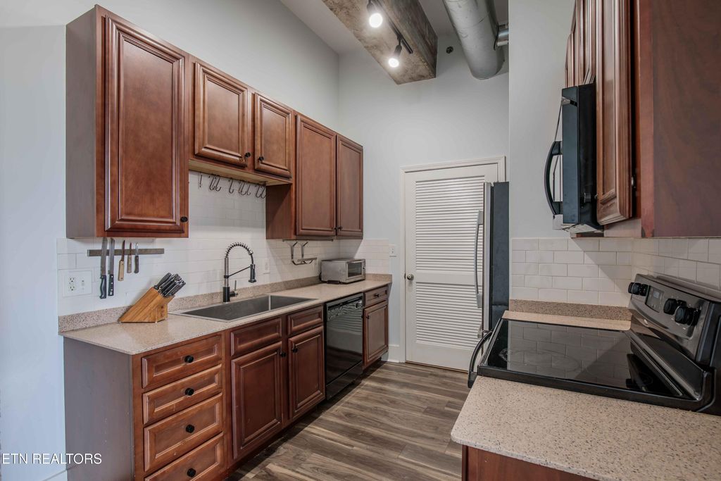 Photo of 140 E Glenwood Ave #112, Knoxville, TN 37917 (MLS # 1311231)