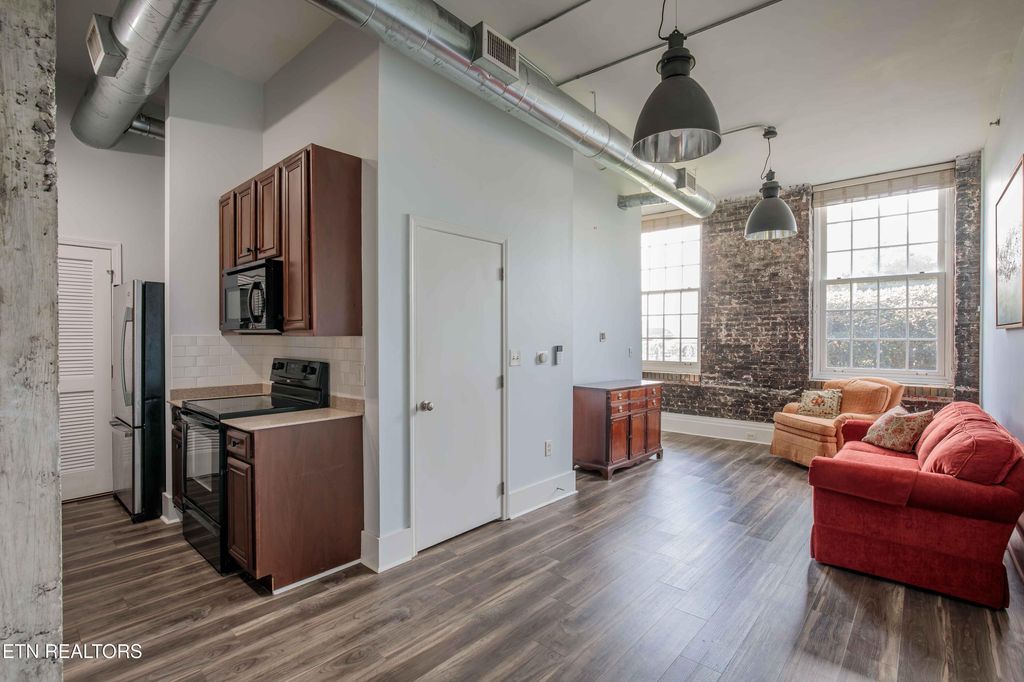 Photo of 140 E Glenwood Ave #112, Knoxville, TN 37917 (MLS # 1311231)