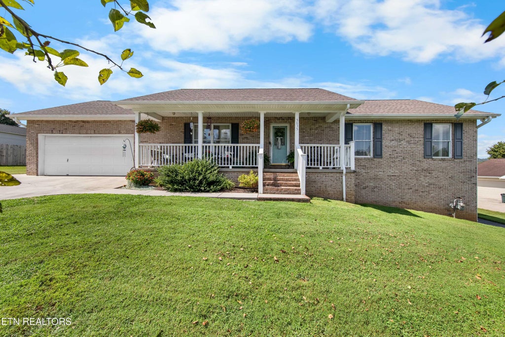 Photo of 5635 Brandon Park Drive, Maryville, TN 37804 (MLS # 1353728)
