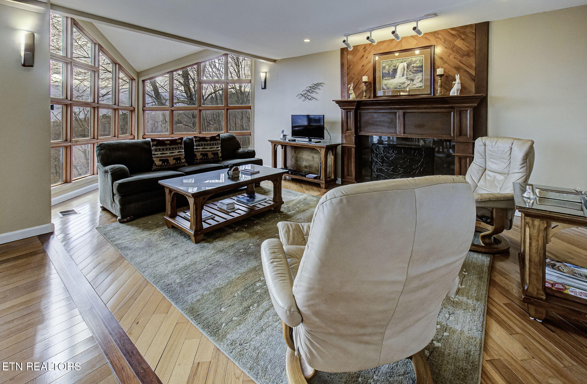 2120 Luzerne Drive