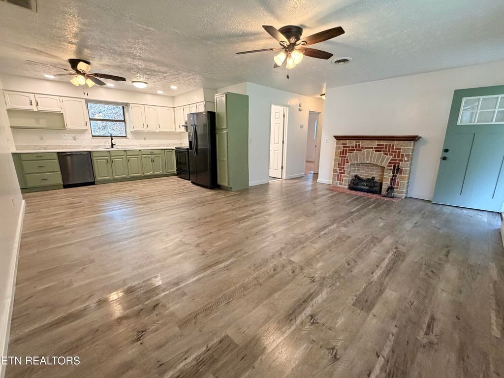 Photo of 901 Beverly Hills Drive, Sevierville, TN 37862 (MLS # 1332937)