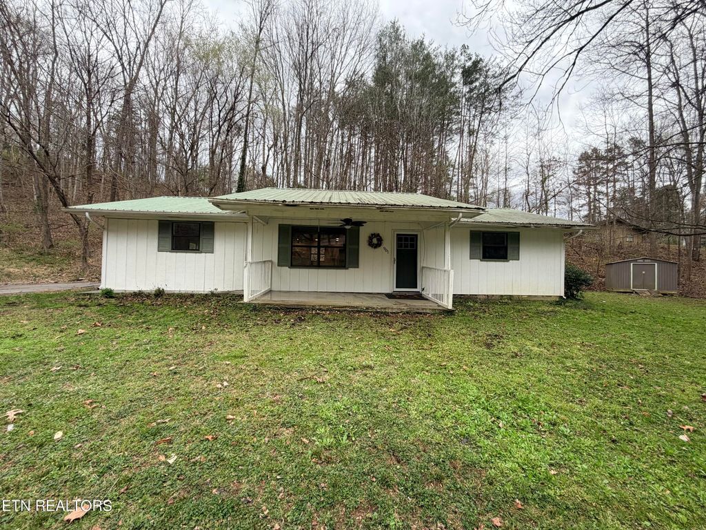 Photo of 901 Beverly Hills Drive, Sevierville, TN 37862 (MLS # 1332937)