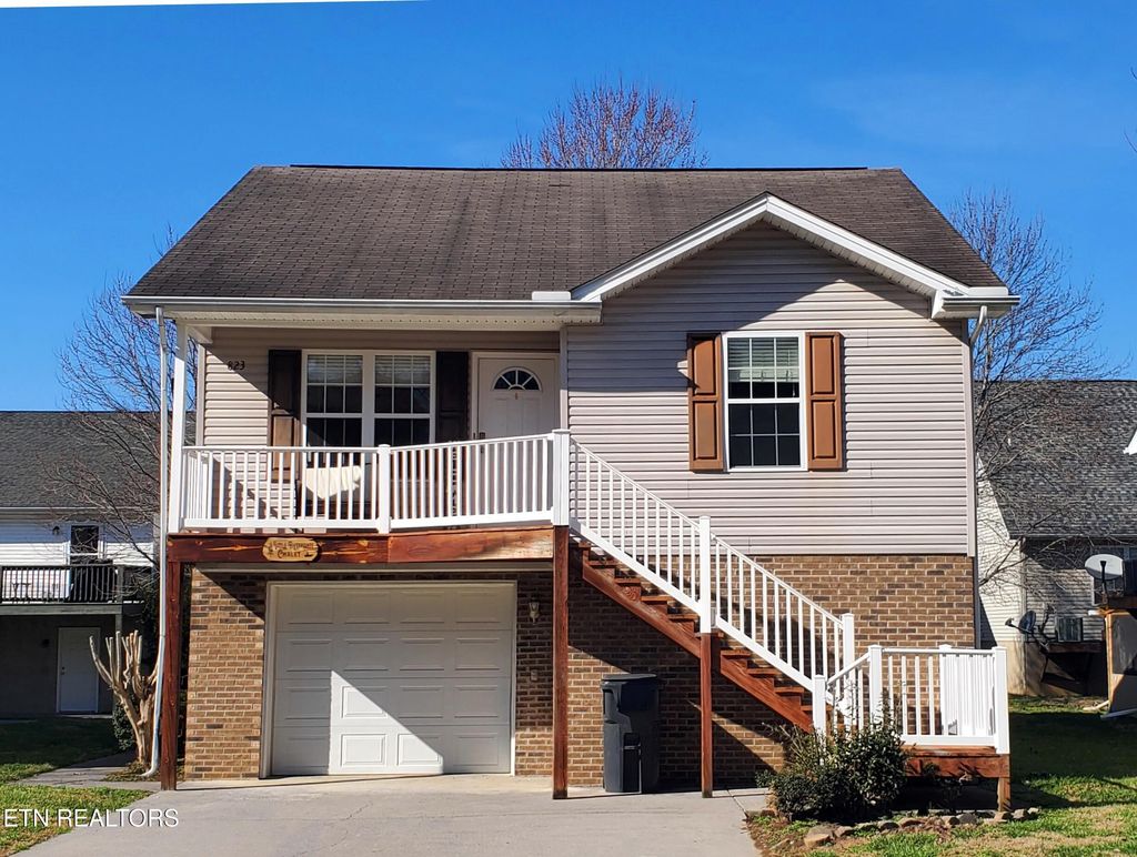 Photo of 823 Plantation Drive, Pigeon Forge, TN 37863 (MLS # 1291431)