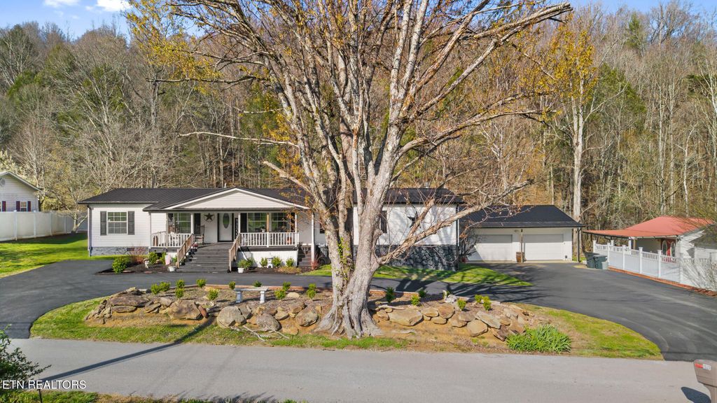 Photo of 1020 Cox Circle, Oliver Springs, TN 37840 (MLS # 1333543)
