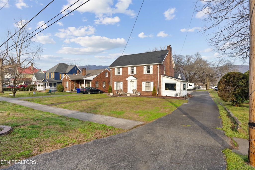 Photo of 129 S Kingston Ave, Rockwood, TN 37854 (MLS # 1331245)