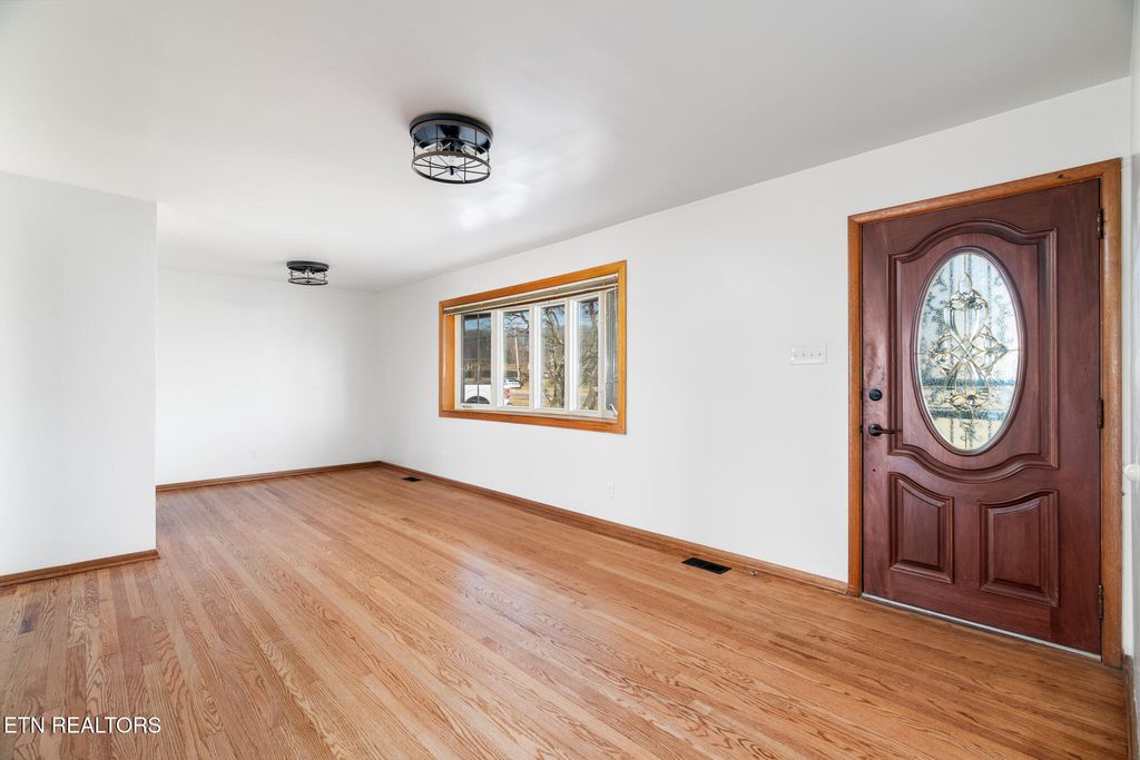 Photo of 8816 Middlebrook Pike, Knoxville, TN 37923 (MLS # 1329381)