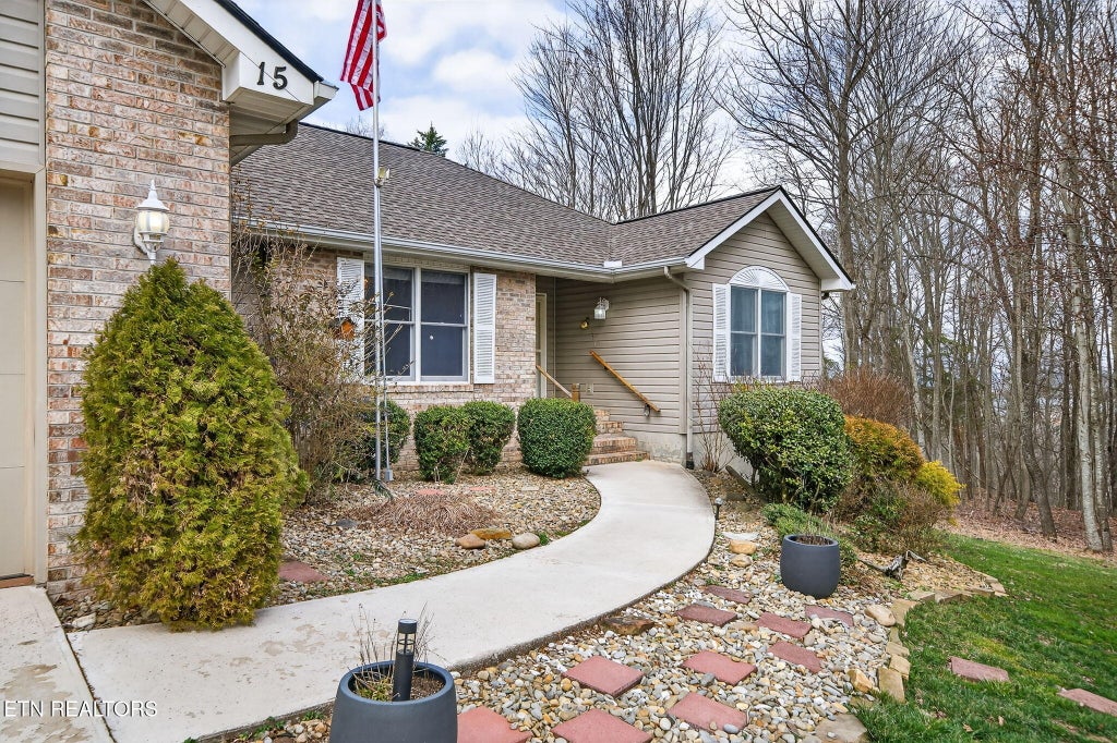 Photo of 15 Ridge Crest Circle, Crossville, TN 38558 (MLS # 1358524)