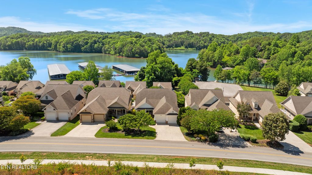 Photo of 1049 Rarity Bay Pkwy, Vonore, TN 37885 (MLS # 1340941)
